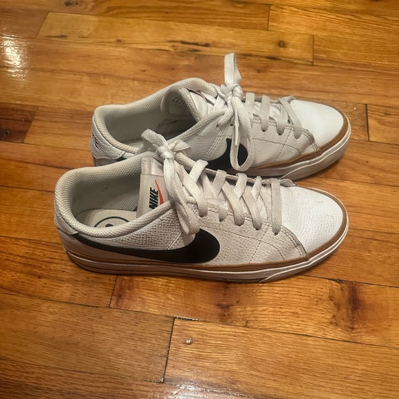 Nike Court Legacy Sneakers Womens Size 8 White Black Casual Tennis Shoes - Picture 3 of 3